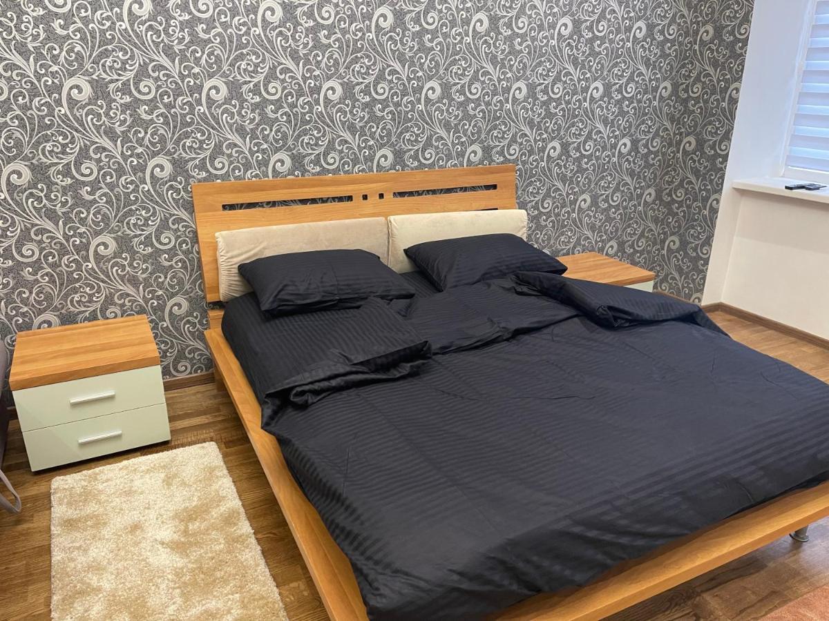 Lux Apartment In Zentrum Csernyivci Kültér fotó