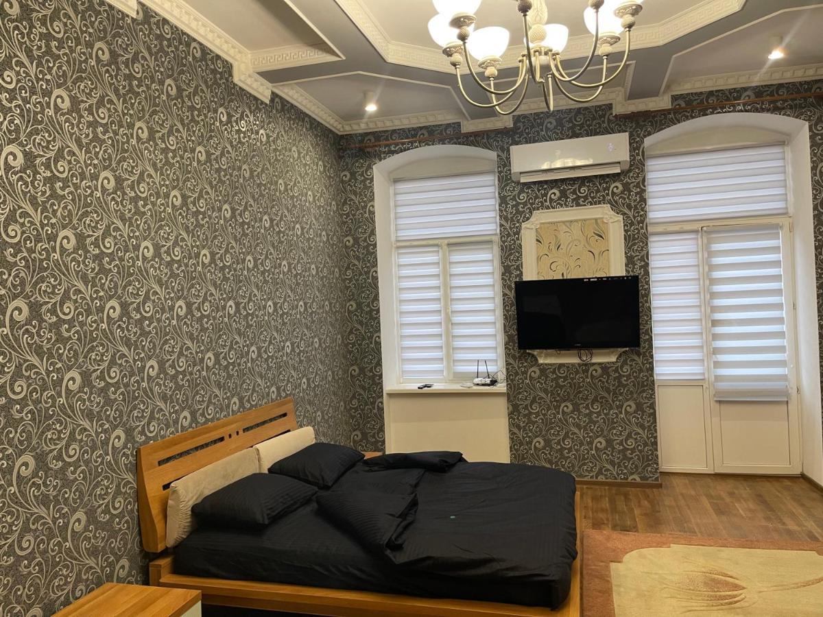 Lux Apartment In Zentrum Csernyivci Kültér fotó